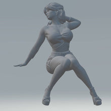 Highly-detailed Figure of a Women in shorts resting 137  ,25mm high from 3dClever Scale 1:76
