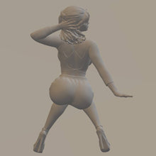 Highly-detailed Figure of a Women in shorts resting 137  ,40mm high from 3dClever Scale 1:48