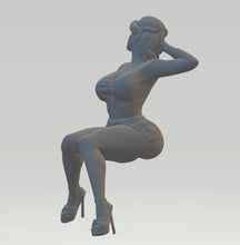 Highly-detailed Figure of a Women in shorts resting 137  ,40mm high from 3dClever Scale 1:48
