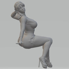 Highly-detailed Figure of a Women in shorts resting 137  ,40mm high from 3dClever Scale 1:48