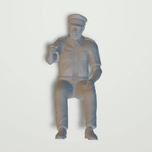 Model Figure of a Airline pilot Sitting 124 (25mm high) 00 Gauge Scale 1:76