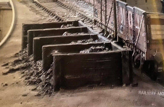 This is the supply of 2 coal bunkers 324 one has 2 bays and the other has 3 bays. These coal bunkers are supplied in brown and can be painted and weathered accordingly.  00  Gauge Scale 1.76