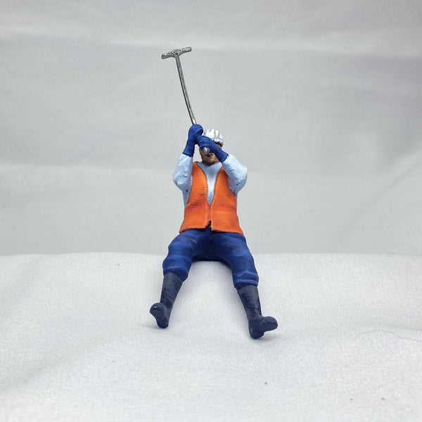 Railway worker Digging 350 0 Gauge 35mm Scale 1.48