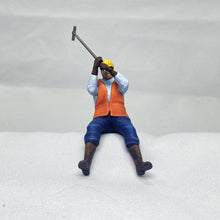 Railway worker Digging 350 0 Gauge 35mm Scale 1.48