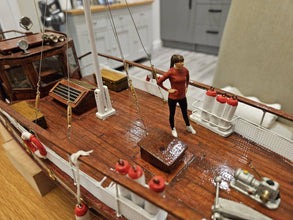 Highly-detailed Figure of a Girl Standing 37   OO Gauge