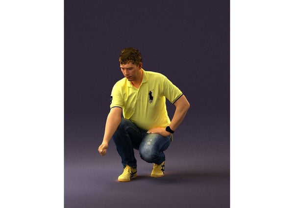 Figure of a of a man bending down/kneeling 128 20 mm tall Scale 1:43