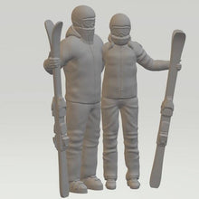 Model Figure of a A pair of skiers 124 (70mm high) 0 Gauge Scale 1:24