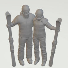 Model Figure of a A pair of skiers 124 (70mm high) 0 Gauge Scale 1:24