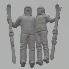 Model Figure of a A pair of skiers 124 (70mm high) 0 Gauge Scale 1:24