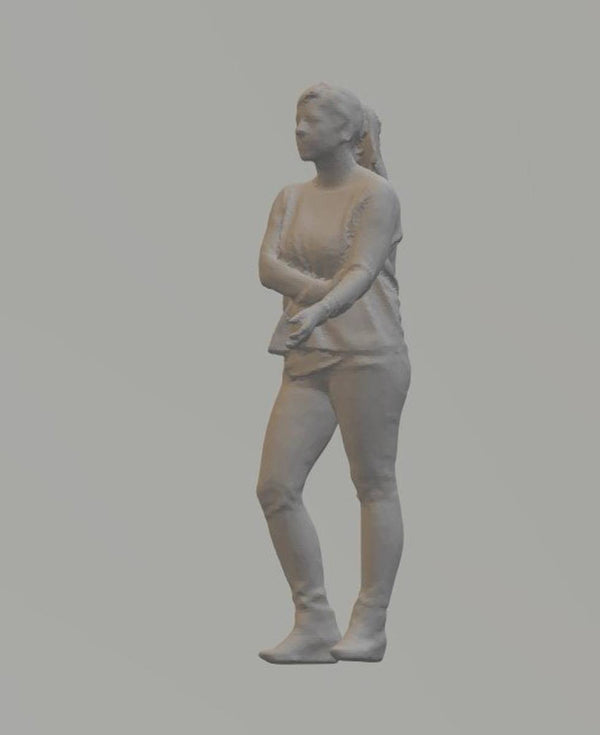 Highly-detailed Figure of a Girl Waiting 28  O Gauge ,35mm high from 3dClever Scale 1:48