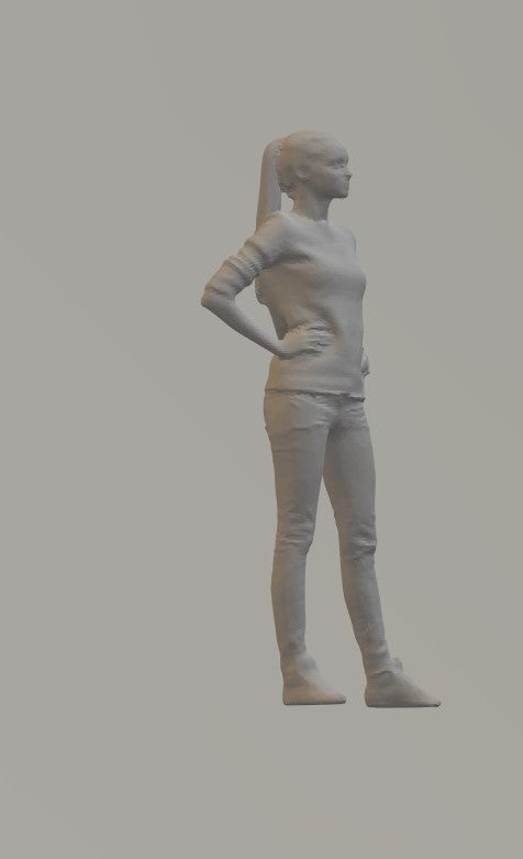 Highly-detailed Figure of a Girl Standing 37   OO Gauge