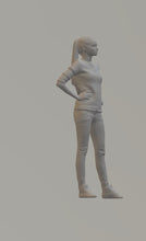Highly-detailed Figure of a Girl Standing 37   OO Gauge