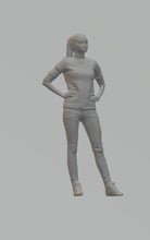 Highly-detailed Figure of a Girl Standing 37   OO Gauge