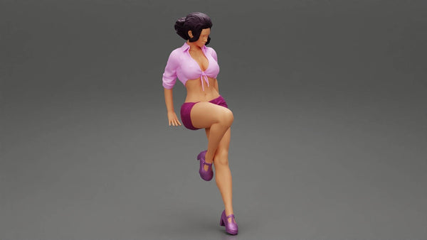 Highly-detailed Figure of a Women in Shorts 141  ,25mm high from 3dClever Scale 1:76