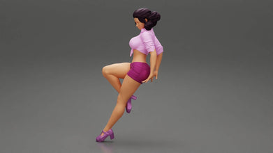 Model figure of a  Women sitting down  in Shorts 141  100mm high scale 1:18