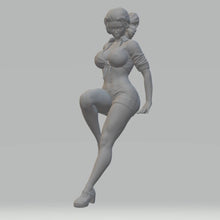 Model figure of a  Women sitting down  in Shorts 141  100mm high scale 1:18